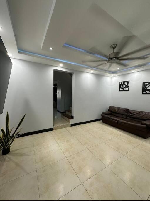 Ferienwohnung The Jewel Kingston Exterior foto